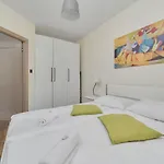 Lokum Vena With Terrace & Parking By Renters Apartmán Vratislav
