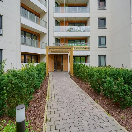 Lokum Vena With Terrace & Parking By Renters Apartmán
