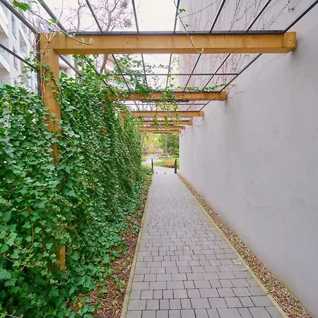 Lokum Vena With Terrace & Parking By Renters Apartmán Vratislav