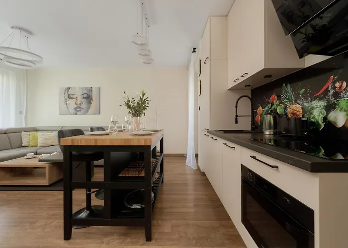 Lokum Vena With Terrace & Parking By Renters Lägenhet