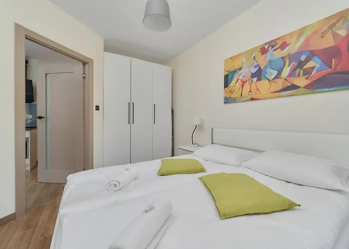 Lokum Vena With Terrace & Parking By Renters Apartmán Vratislav